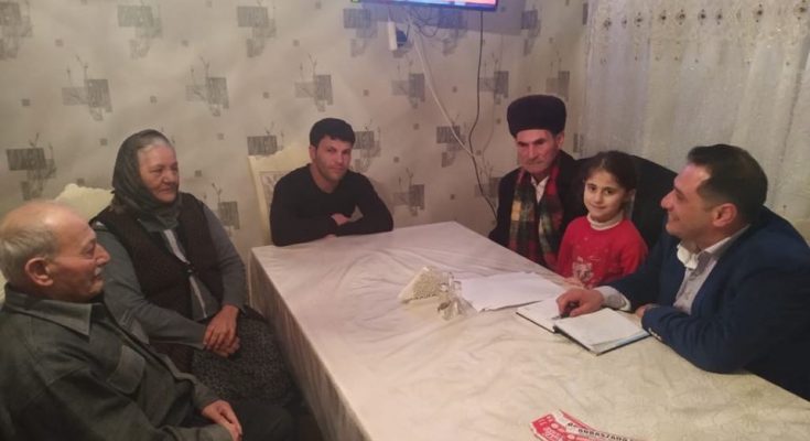 Elnur Abbaszadə bir neçə ailə ilə görüş keçirib – FOTO