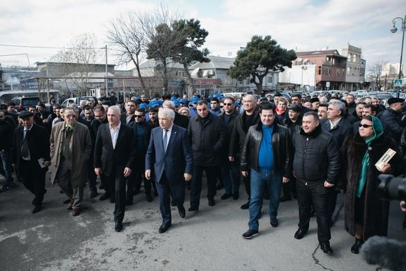 Seçicilər Ülvi Quliyevi izdihamla qarşıladı - FOTO