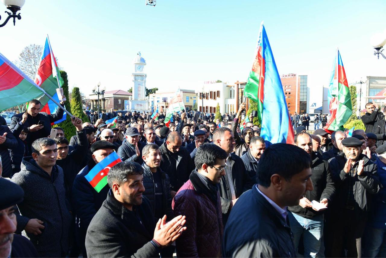 Qasım İbrahimovun vətəndaşlarla görüşündə böyük izdiham yaşandı - FOTOLAR