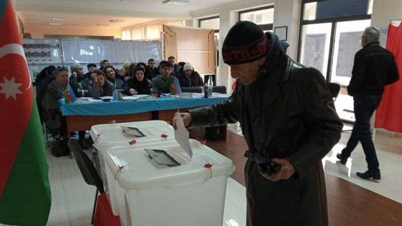 Bakıda 94 yaşlı seçici səs verdi