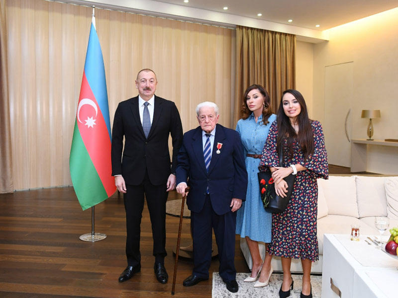 İlham Əliyev və  Mehriban Əliyeva Xalq artisti Əlibaba Məmmədov ilə görüşüblər - FOTO