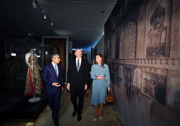 İlham Əliyev və Mehriban Əliyeva Heydər Əliyev Mərkəzində təşkil edilən sərgidə - FOTO