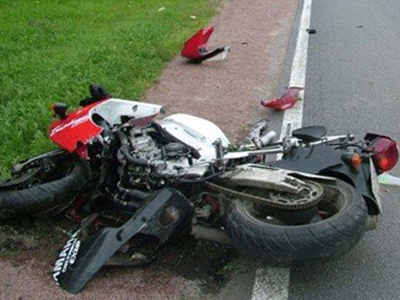 İmişlidə “Mercedes” motosikletlə toqquşdu: ölən var