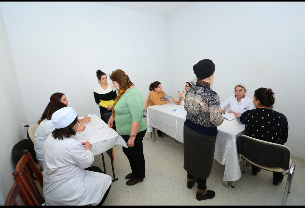 Binəqədidə “Qan ver, həyat qurtar” şüarı altında qanvermə aksiyası keçirildi - FOTOLAR