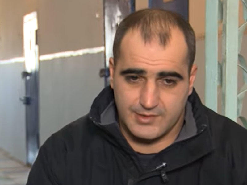 “Həbsxanada özümü evdəki kimi hiss edirəm” - Övladlarını tanımayan ata - VİDEO