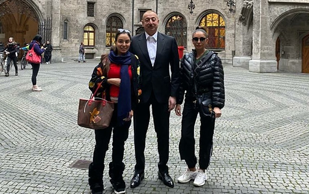 Prezident və ailəsi Romada şəhər gəzintisində - Fotolar