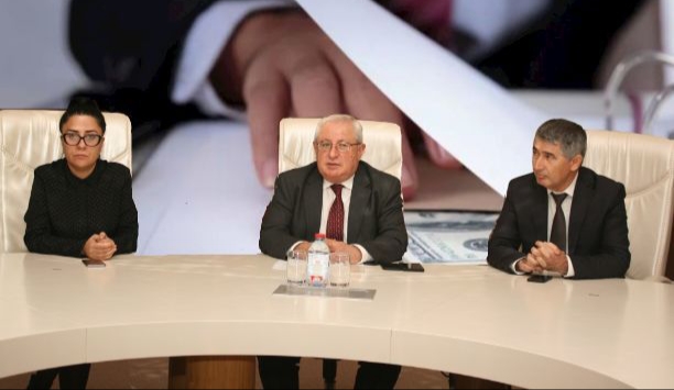 Tutulan icra başçısının müavini ilə Təhsil Şöbəsinin müdirinin rüşvət əməliyyatları: “Məcbur idim” - VİDEO