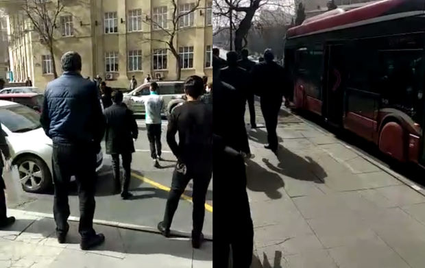 Bakı qorxu dolu anlar: Marketdən oğurluq edib qaçarkən, ətrafdakılara bıçaqla hücum etdi - VİDEO