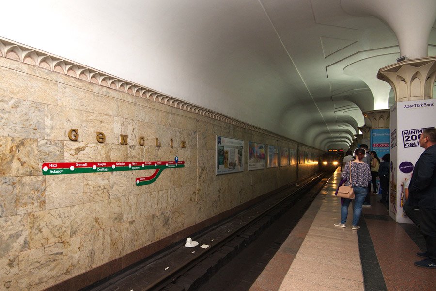 Bakı metrosunda hərəkət bərpa edilib - YENİLƏNİB + VİDEO