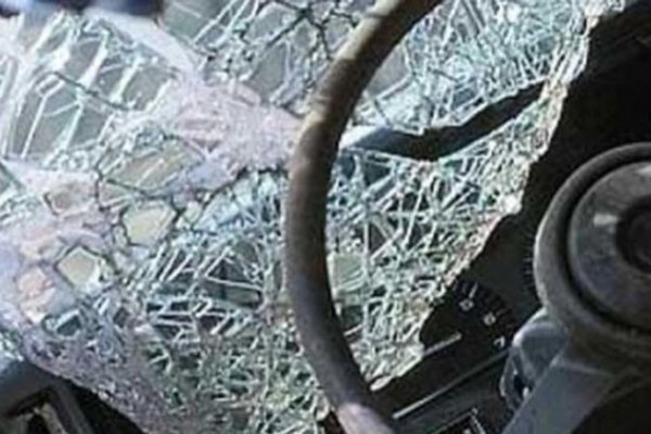 İsmayıllıda avtomobil ağaca çırpılıdı - ölən və yaralı var