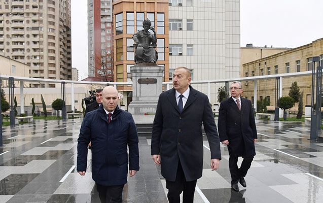Prezident Xətainin heykəlinin köçürüldüyü parka baş çəkdi - Fotolar