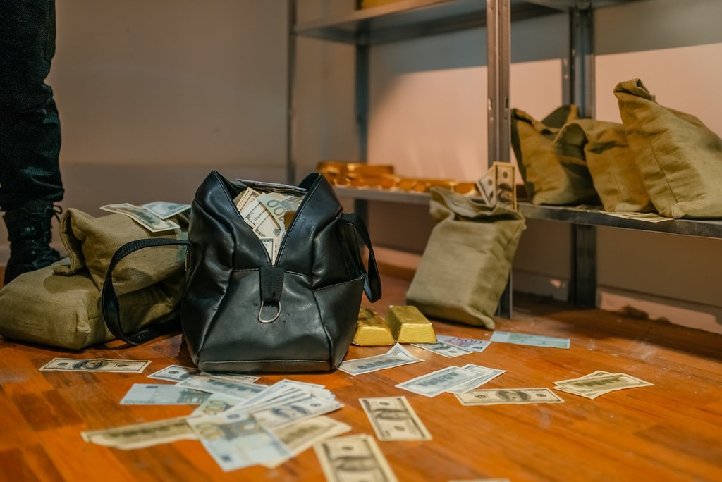 Bakıda səfirin iş otağından 35 min ABŞ dolları oğurlandı