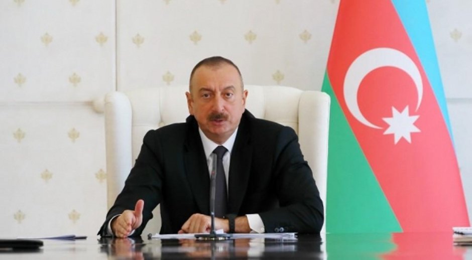“İcra baçısı cinsdə, ev paltarında iş otağında ola bilər?”
