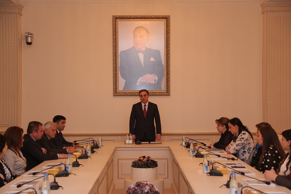 Gəncənin ictimai həyatında fərqlənən qadınlar mükafatlandırıldılar