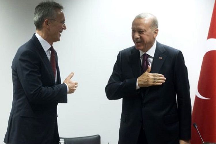 Ərdoğan NATO-nun Baş katibinin əlini sıxmadı