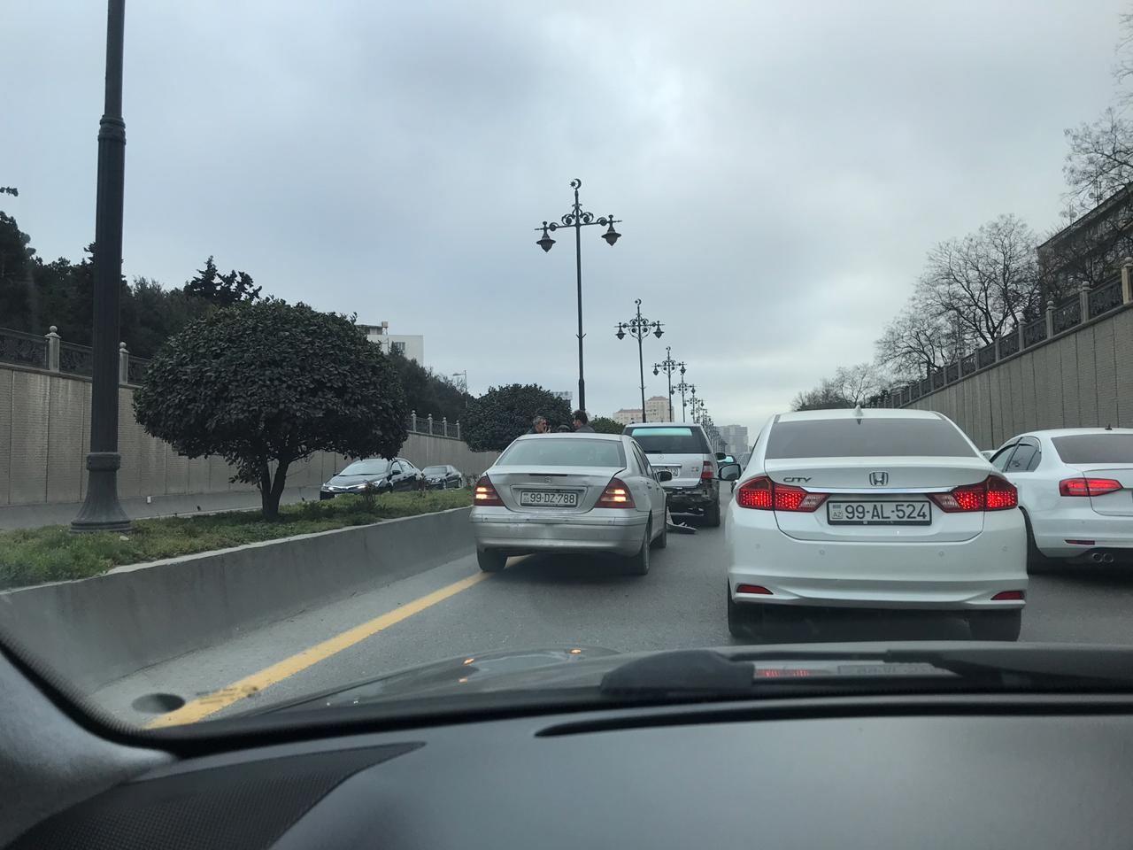 Bakıda zəncirvari qəza tıxaca səbəb oldu