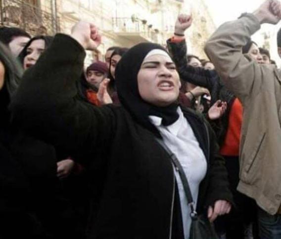 Hicablı feminist aksiyada iştirak etdiyinə görə dayısı tərəfindən döyüldü - FOTO
