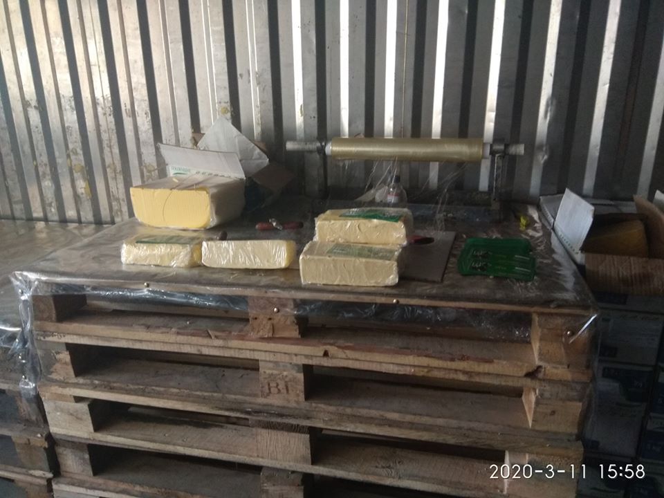 Bakıda bitki yağının kərə yağı kimi qablaşdırıldığı anbar aşkarlandı