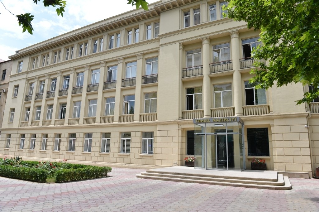Təhsil Nazirliyində vətəndaş qəbulu dayandırıldı