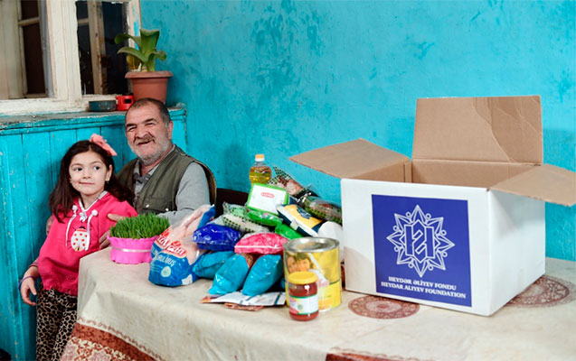 Heydər Əliyev Fondu ünvanlı sosial yardım alan ailələrə Novruz sovqatı payladı - Fotolar