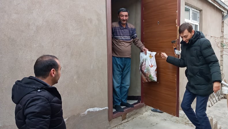 Abşeron rayonunda imkansız ailələrə Novruz sovqatı paylanıldı