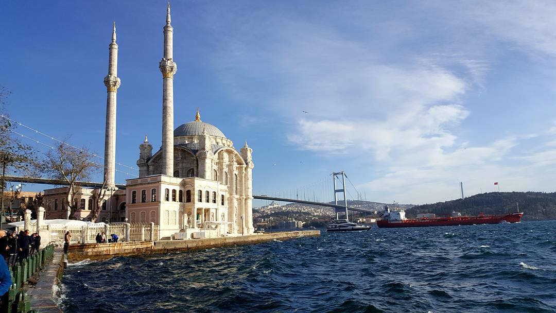 Türkiyədə bütün restoranlar, kafelər bağlandı