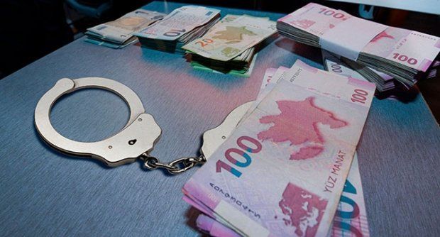 Bakıda kişi həyat yoldaşının qohumunun evindən külli miqdarda pul oğurladı