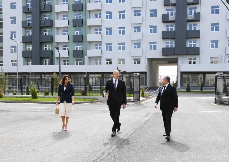 İlham Əliyev Hövsan yaşayış kompleksinin açılışında iştirak edib - FOTOLAR