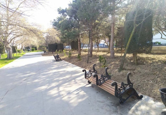 Koronavirusa görə parklarda skamyalar yığışdırıldı