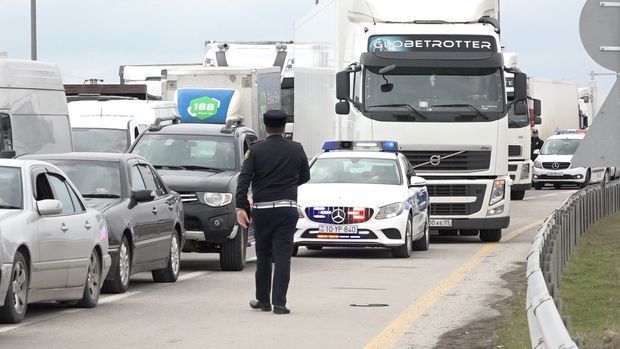 Polis postlarından bu şəxslər keçə bilər: Qayda təsdiqləndi - SİYAHI
