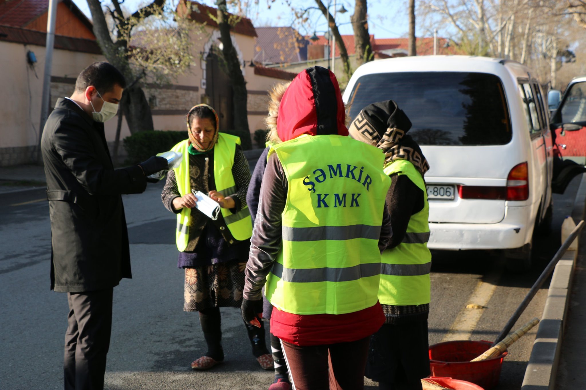 Şəmkirdə könüllülərdən nəcib aksiya -1000 ədəd maska düzəltdilər