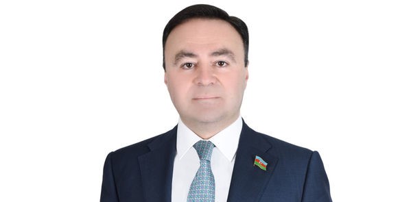 Elnur Allahverdiyevdən maraqlı təklif: Yaşı 65-dən yuxarı insanlar evdən çıxmadan təqaüdlərini belə ala bilər
