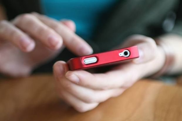 Azərbaycanda evdən çıxmaq üçün SMS-i belə göndərməliyik - VİDEO