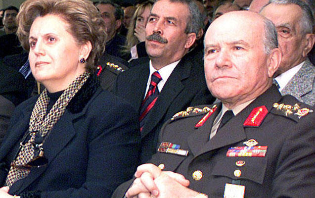 Türkiyəli generalın xanımı da koronavirusdan öldü