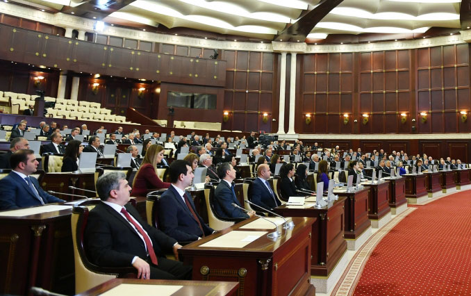 Yaşı 65-dən yuxarı deputatlar da bu gün iclasa qatıldı
