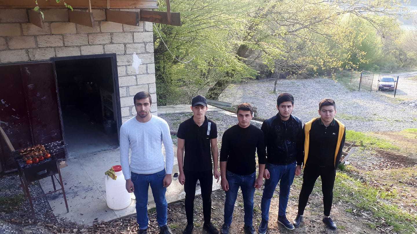 Qubada yeyib-içmək məclisi təşkil edən gənclər cərimələndi