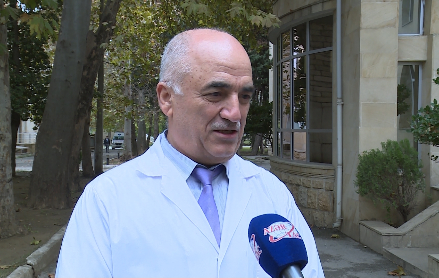 Baş infeksionist: Metronu, təhsil müəssisələrini, ticarət mərkəzlərini açmaq olmaz