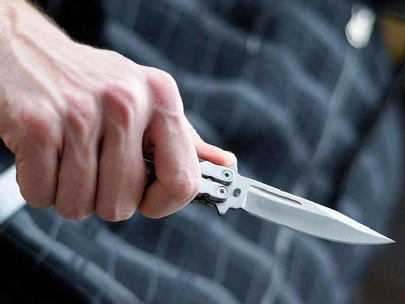 Bakıda 33 yaşlı kişi küçədə bıçaqlandı