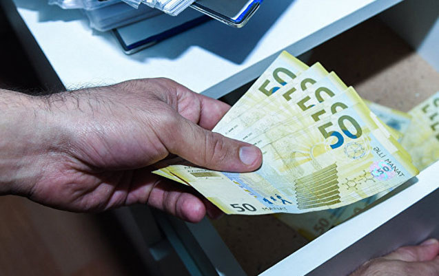İki və daha çox maşını olan 19200 şəxsə 190 manat ödənilməyib