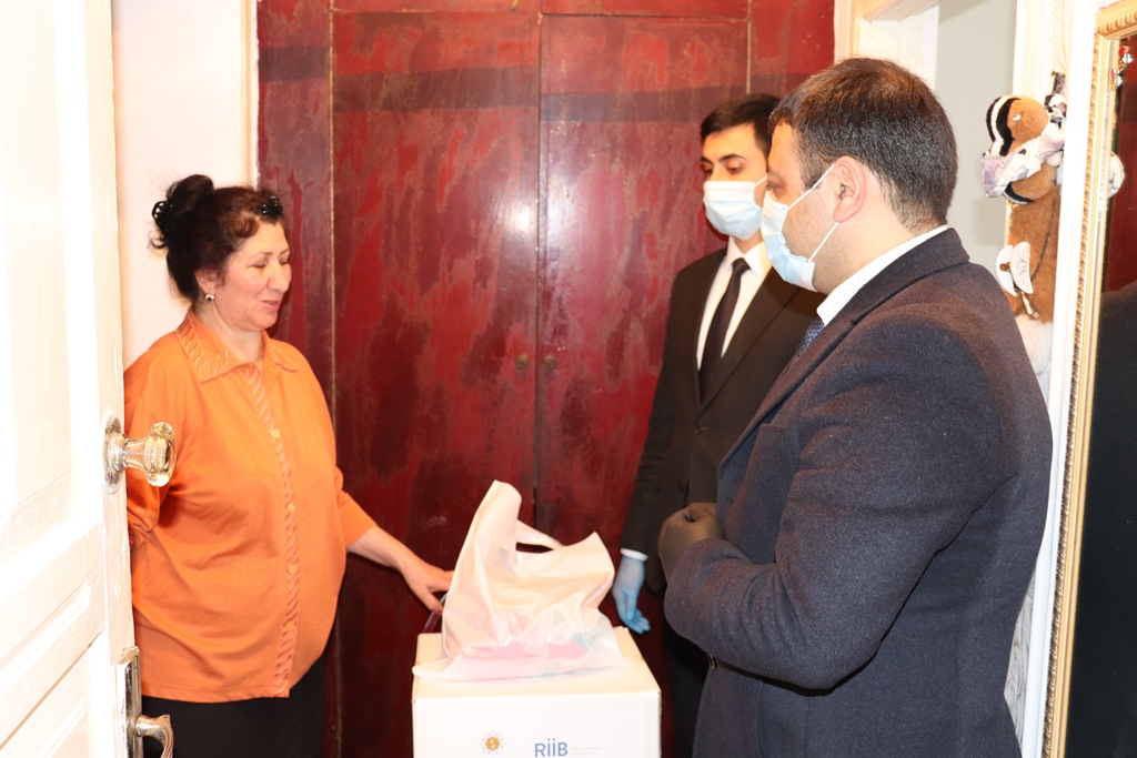 Naftalanda aztəminatlı ailələrə ərzaq yardımları davam edir - FOTOLAR