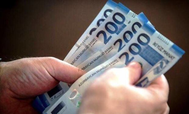 Bakıda orta maaş 1 000 manata yaxınlaşıb