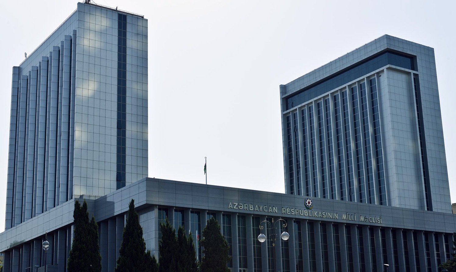 Keçmiş deputat parlamentdəki vəzifəsindən azad olundu
