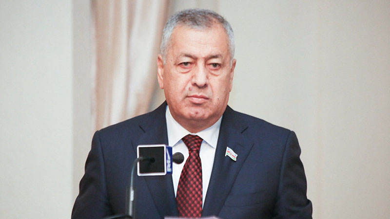 Deputat: "İcra başçısı 450 minlik maşını hansı pulla alıb?"
