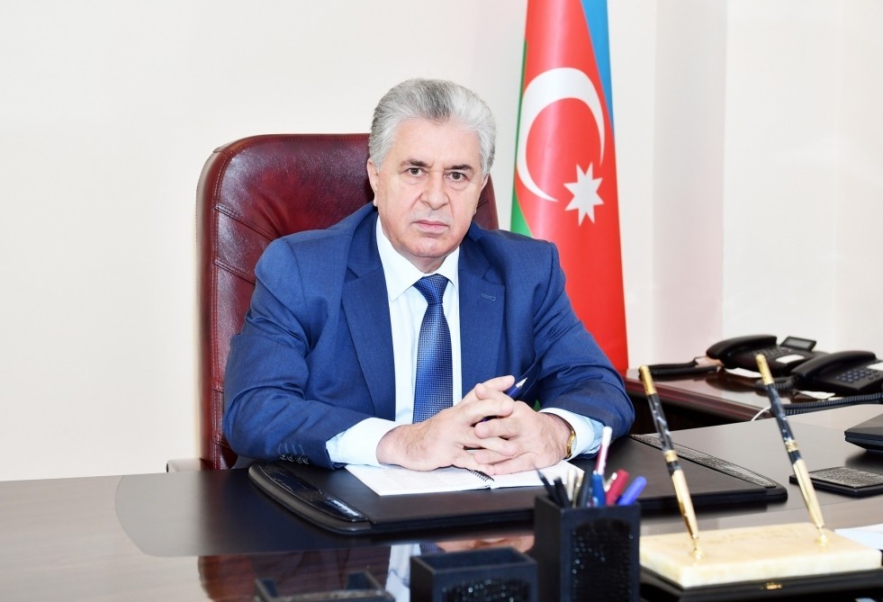 Vitse-spiker deputata irad tutdu: “Siz danışanda mərsiyəçi Raci yada düşür”