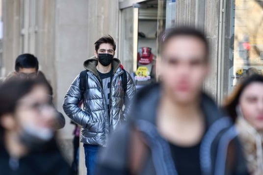 Bakı polisi tibbi maska taxmayan vətəndaşlara qarşı reyd keçirir - VİDEO