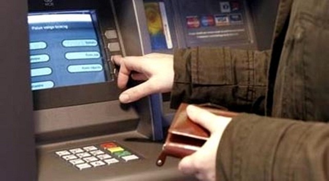 Vətəndaşların təqaüd kartlarından pul oğurlayan şəxslər saxlanıldı