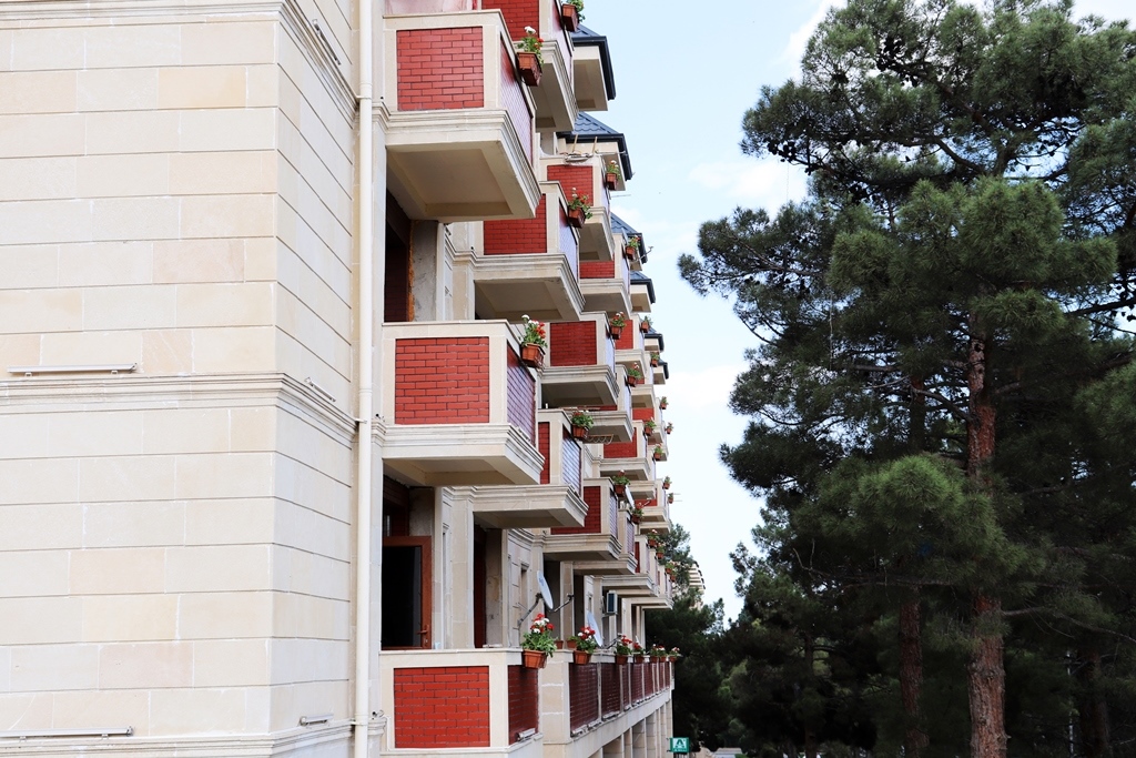 Naftalanda yaşayış binalarında gözoxşayan yenilik - FOTOLAR
