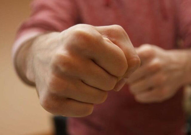 Gəncədə kişi tanımadığı şəxs tərəfindən döyüldü
