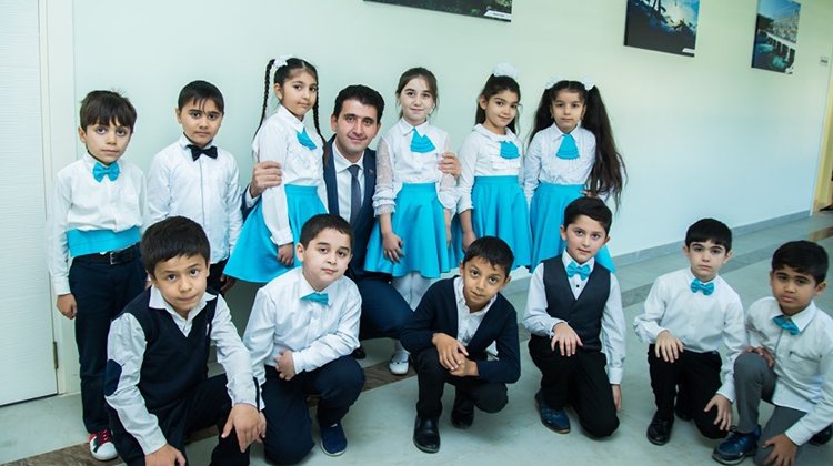 Naqif Həmzəyev: Dünyanın hər yerində uşaqlar xoşbəxt və bəxtəvər böyüsünlər