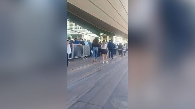 Bakı metrosunda sıxlıq yaşanıb - VİDEO